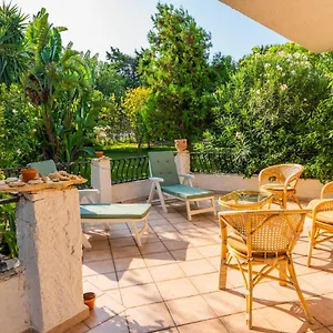 sicilian-villa-with-exotic-garden.sicilyhotelsitaly.net/